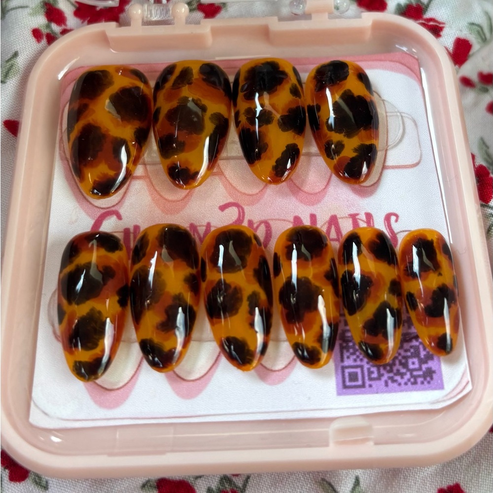 Tortoise Shell Press-On Nails - Picture 4 of 7